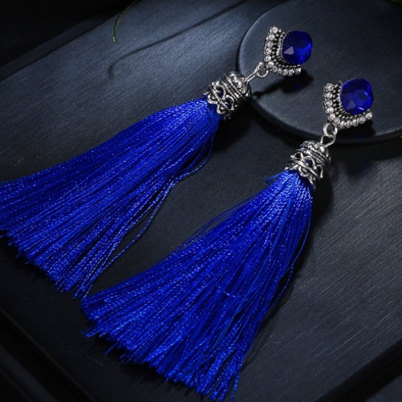 ✶ Crystal Tassel Earrings - Picture 6 of 7